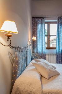 Postel nebo postele na pokoji v ubytování Casona De La Salceda