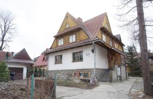 una casa que está siendo remodelada en Pokoje Gościnne Rysy, en Zakopane