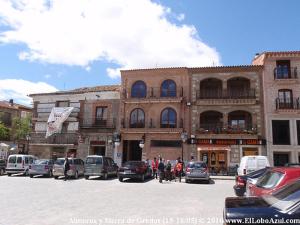a group of cars parked in front of a building at Hostal Royal Almorox in Almorox