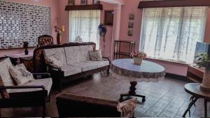 Posezení v ubytování CHARAKAMA Guest Bungalow - GAMPAHA