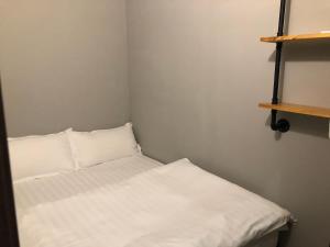 Letto o letti in una camera di 一個好人民宿 青年旅舍衛浴共用的超級小隔間 花蓮縣民宿2410號