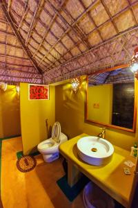 Een badkamer bij Beach Street Eco Resort & Spa