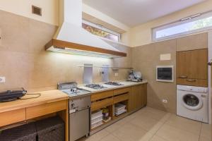 A kitchen or kitchenette at Villa La Quiete