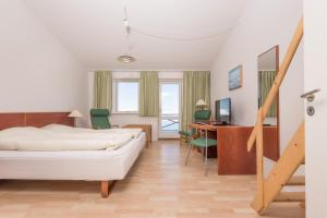 a hotel room with a bed and a desk at Hotel Hvide Falk in Ilulissat