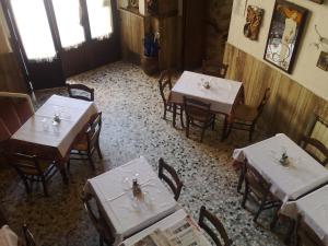 Restaurace v ubytování Albergo Locanda Garibaldi