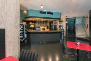 Area lounge atau bar di Executive Business Hotel