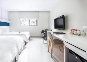 Postel nebo postele na pokoji v ubytování Dandy Hotel - Tianmu Branch