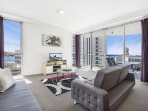 Gallery image of Beach Stay - Ocean & Riverview resort Chevron Renaissance central Surfers Paradise in Gold Coast