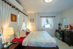 Кровать или кровати в номере Banyan House Samui bed and breakfast (Adult Only)