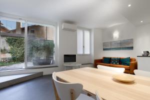 a living room with a table and a couch at CASA PERLASCA in Cernobbio