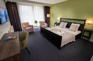 Ein Bett oder Betten in einem Zimmer der Unterkunft Amrâth Hotel & Thermen Born-Sittard