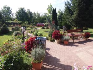 A garden outside HARTMANN PANZIÓ