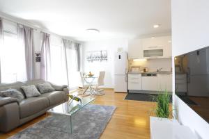 a living room with a couch and a kitchen at Apartment Rio in Podstrana