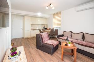 Afbeelding uit fotogalerij van Celebrity Style Lux Apartment in Bar