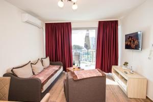 Afbeelding uit fotogalerij van Celebrity Style Lux Apartment in Bar