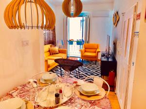 a dining room with a table and chairs in a room at Apartments Alfacinha Ajuda in Lisbon
