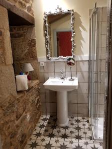 a bathroom with a sink and a mirror at La Calleja in Arzúa