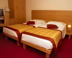 A bed or beds in a room at Accademia Hotel