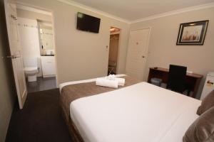 a hotel room with a bed and a toilet at Ellard Bed & Breakfast in Perth