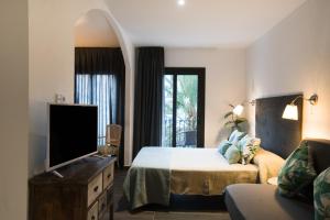 A bed or beds in a room at Hostal Sa Malica