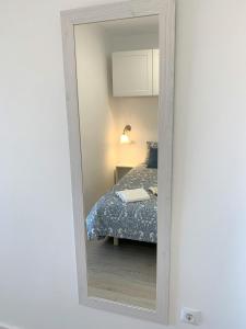 Posteľ alebo postele v izbe v ubytovaní Apartamento 1ª Linea de Mar -WIFI- Aire Acondicionado