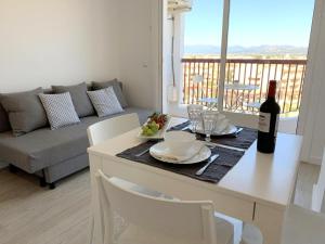 Posedenie v ubytovaní Apartamento 1ª Linea de Mar -WIFI- Aire Acondicionado