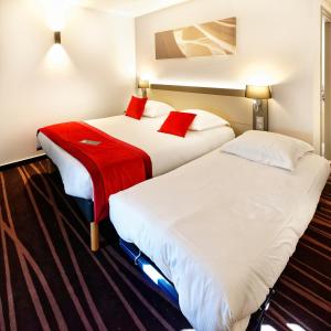 Postel nebo postele na pokoji v ubytování Hôtel AKENA Besançon