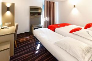 Postel nebo postele na pokoji v ubytování Hôtel AKENA Besançon