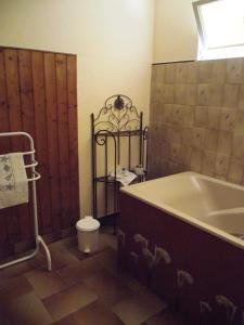Et badeværelse på Bernafay Wood B&B