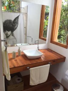 Ein Badezimmer in der Unterkunft Titué Refugio , Cabañas