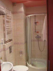 Kúpeľňa v ubytovaní Villa Lena + 17 fotografií