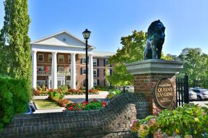 a statue of a lion in front of a building at Queens Landing in Niagara-on-the-Lake