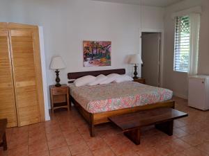 Llit o llits en una habitació de La Sagesse Hotel, Restaurant and Beach Bar