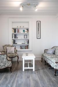 a living room with two couches and a coffee table at Auberge Seigneurie des Monts in Sainte-Anne-des-Monts