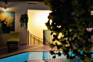 Bazén v ubytování Hotel und Appartementhof Waldeck nebo v jeho okolí