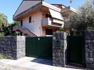 阿奇雷亚莱Chloé's Apartment的相册照片 更多36张照片