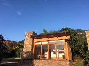 Ein allgemeiner Bergblick oder ein Berglick von der Lodge aus
