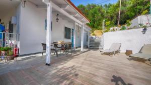 Balkón nebo terasa v ubytování Feakia apartment 1