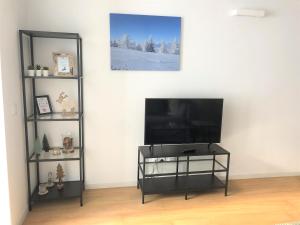 Telewizja i/lub zestaw kina domowego w obiekcie Rosie | Design | Chalet