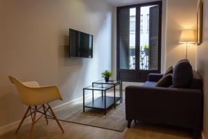 Telewizja i/lub zestaw kina domowego w obiekcie Arenal Suites Puerta del Sol