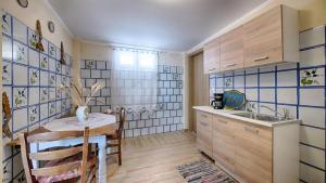 Kuchyň nebo kuchyňský kout v ubytování Feakia apartment 2