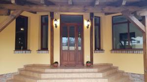 The facade or entrance of Toscana Apartman