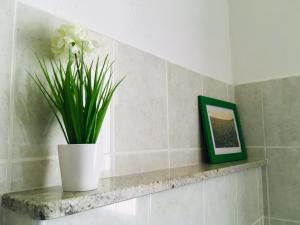 A bathroom at Heidi's Apartment