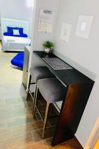 Postel nebo postele na pokoji v ubytování Modern Suite #0 - best location