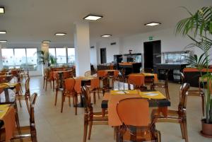 Reštaurácia alebo iné gastronomické zariadenie v ubytovaní Althea Palace Hotel