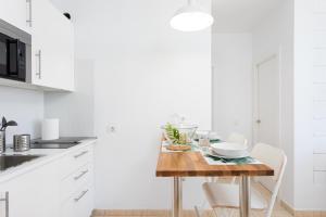 Kuchyň nebo kuchyňský kout v ubytování Las Américas Downtown : Prime location accomm.