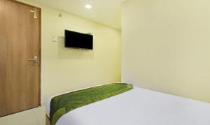 TV o dispositivi per l'intrattenimento presso Itsy Hotels Jansi Residency
