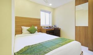 Letto o letti in una camera di Itsy Hotels Jansi Residency