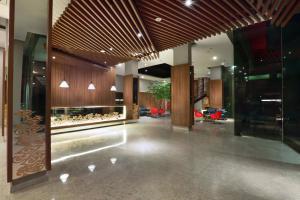 Лобби или стойка регистрации в Grand Cordela Hotel Bandung