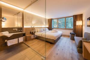 Postel nebo postele na pokoji v ubytování Säntis - das Hotel + 37 fotografií